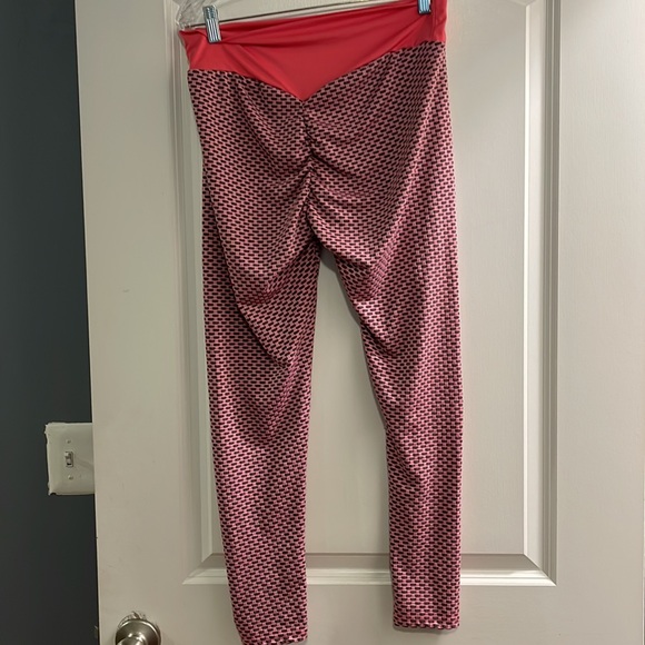 Amazon essential extra-large booty Poppin gray and pink workout leggings - Picture 4 of 5